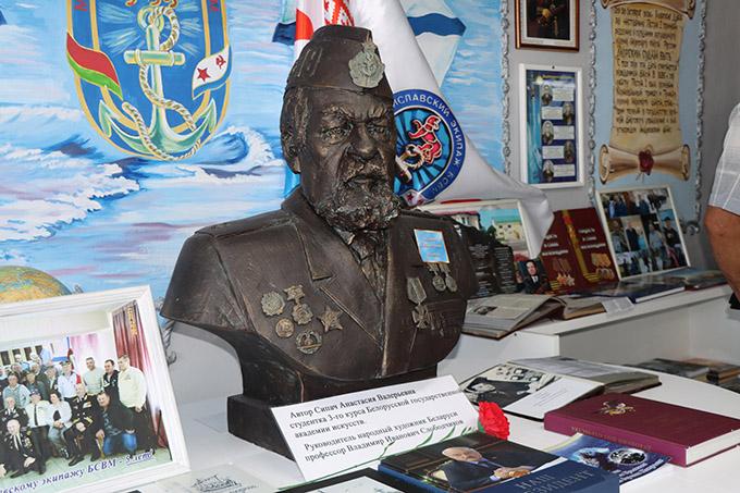 Молодые специалисты Мстиславщины познакомились с историей земляков в музейной комнате памяти и славы