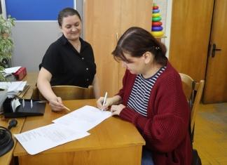 Кто может рассчитывать материальную помощь к школе  