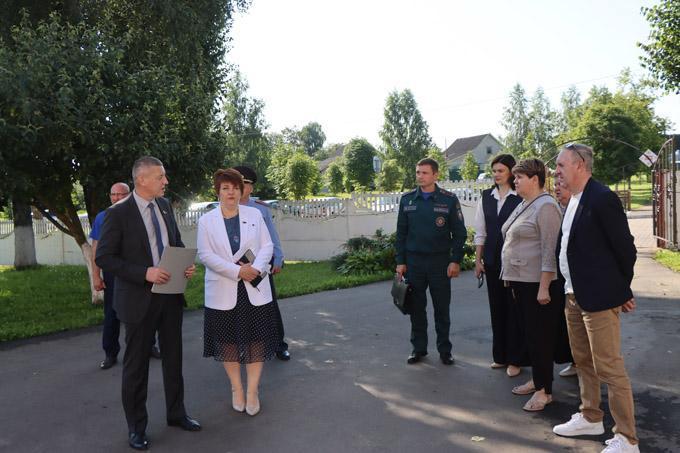 IMG_9873 На повестке — подготовка школ. Что обсудили депутаты