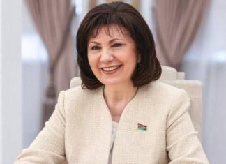 Наталья Кочанова поздравляет белорусов с Днём Независимости Республики Беларусь.