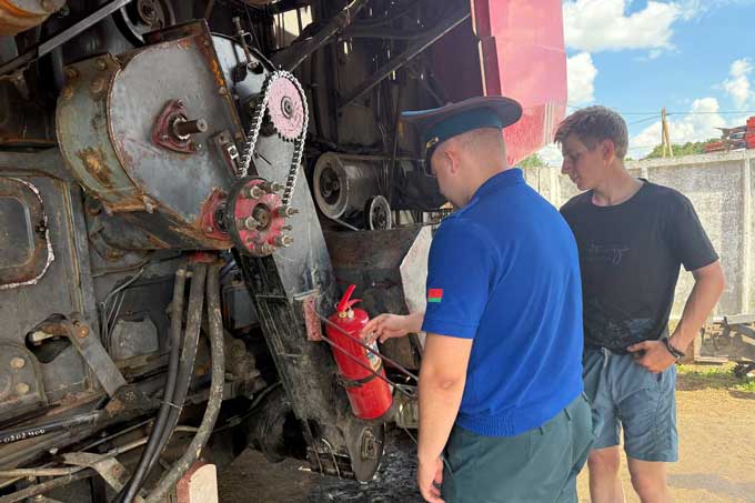 Спасатели проверяют сельхозпредприятия перед жатвой