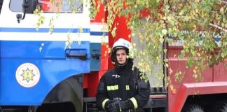 Руководство района поздравляет спасателей с Днём пожарной службы.