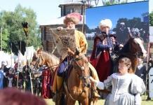 Рыцарский фест стартовал на Замковой горе: древний город вновь окунулся в эпоху рыцарей