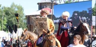 Рыцарский фест стартовал на Замковой горе: древний город вновь окунулся в эпоху рыцарей