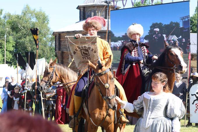 Рыцарский фест стартовал на Замковой горе: древний город вновь окунулся в эпоху рыцарей