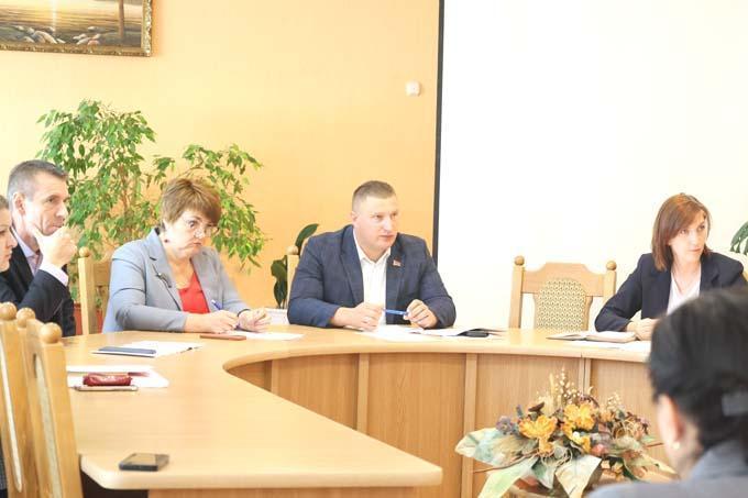 Без формализма: в Мстиславле определили подходы к работе с кадрами