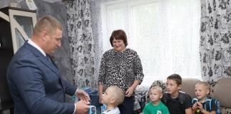 В районе проходит благотворительная акция "В школу — с радостью!"