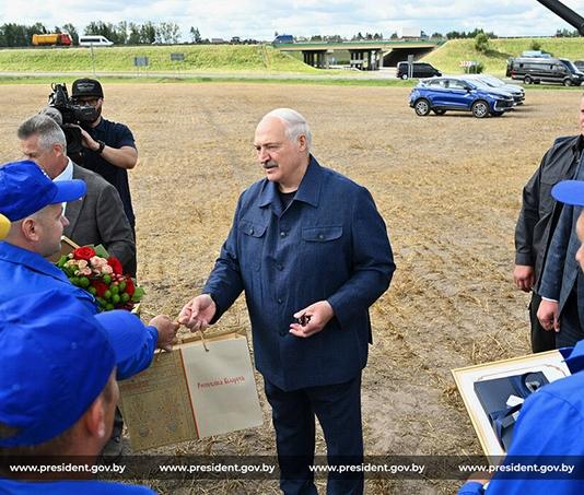 Как Президент поздравил хлеборобов с достижениями на жатве