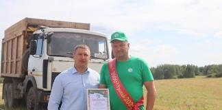 На мстиславской жатве определился первый водитель-двухтысячник