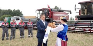 Каравай от губернатора. Могилёвщина взяла миллионный рубеж на хлебной ниве