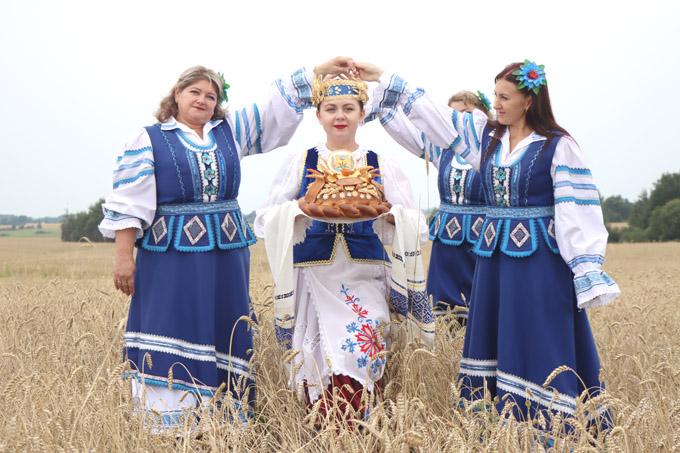 Каравай от губернатора. Могилёвщина взяла миллионный рубеж на хлебной ниве