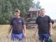 Братья за одним комбайном: больше тысячи тонн уже позади