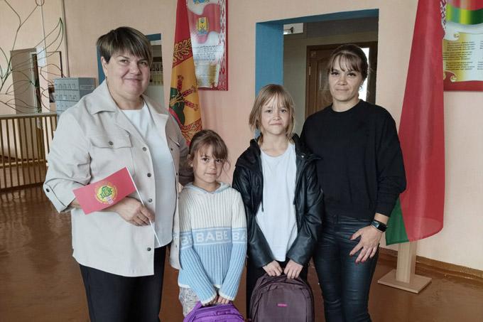 В районе проходит благотворительная акция "В школу — с радостью!"