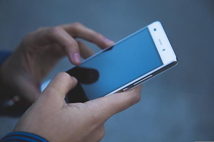 pexels-hands-1851218 Милиция предупредила белорусов о запрещённом товаре на маркетплейсах: что нельзя заказывать