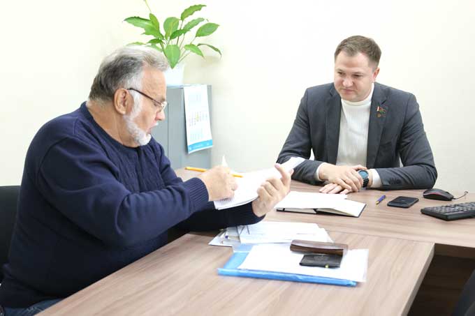 0V5A4583 Депутат Владимир Павловский провёл приём граждан в Мстиславле.