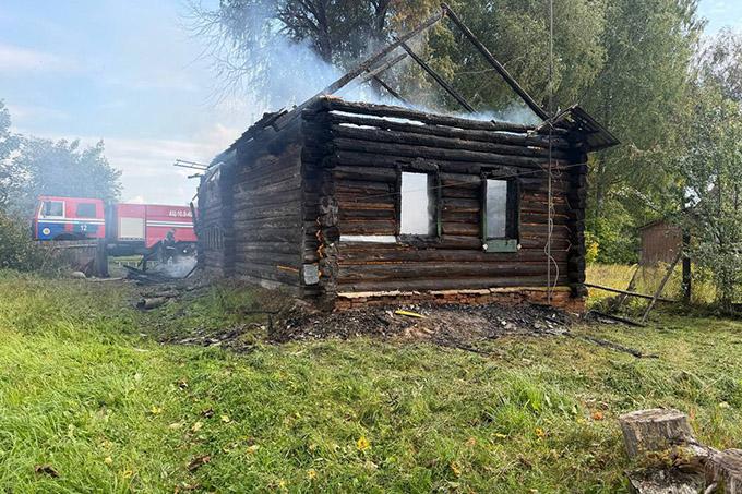 Пожар в Мстиславском районе: огонь уничтожил жилой дом