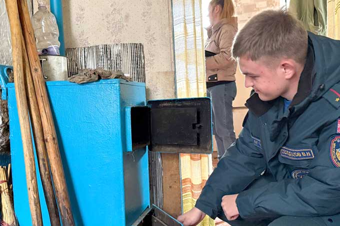 «Дом без пожара»: спасатели проверяют безопасность домовладений в Ходосовском сельсовете