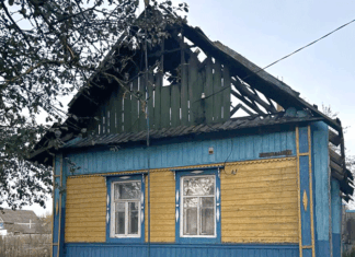 Пожар в Ходосах: нежилой дом загорелся на улице Лесной