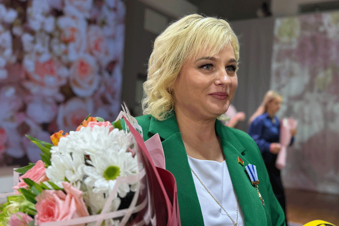 Семья — её главное богатство: мстиславчанка получила орден Матери из рук губернатора.